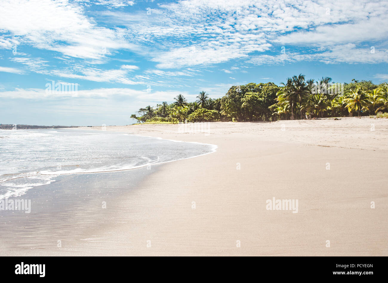 Schönes Paradies weißen Sandstrand von Playa Carmen, in der Nähe von Santa Teresa auf der Nicoya Halbinsel von Costa Rica Stockfoto