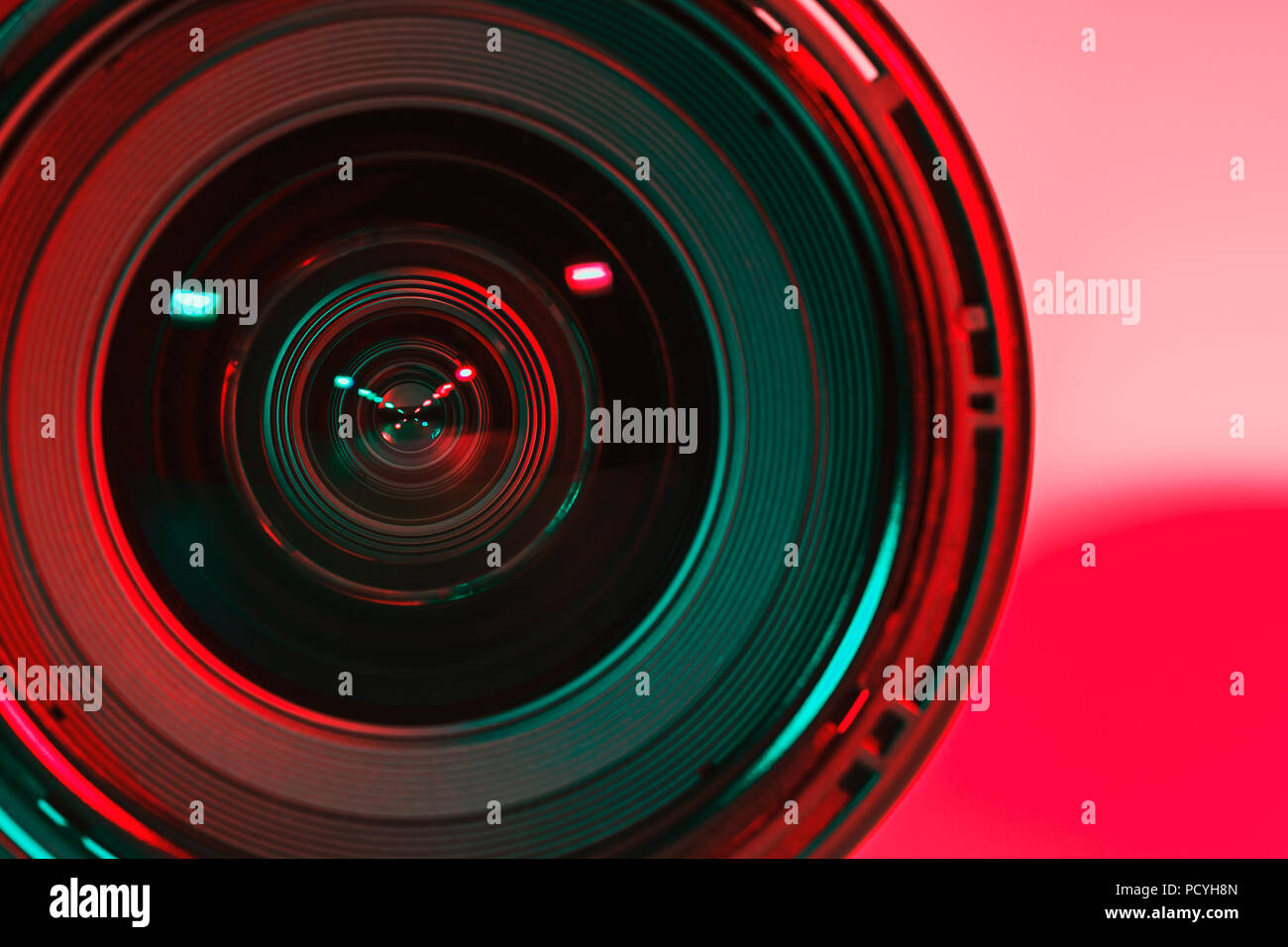 Vor der Kamera und Licht Schatten Farbe aus zwei Flash. Stockfoto