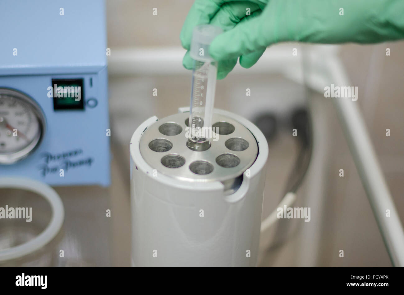 Reagenzgläser im Labor Stockfoto