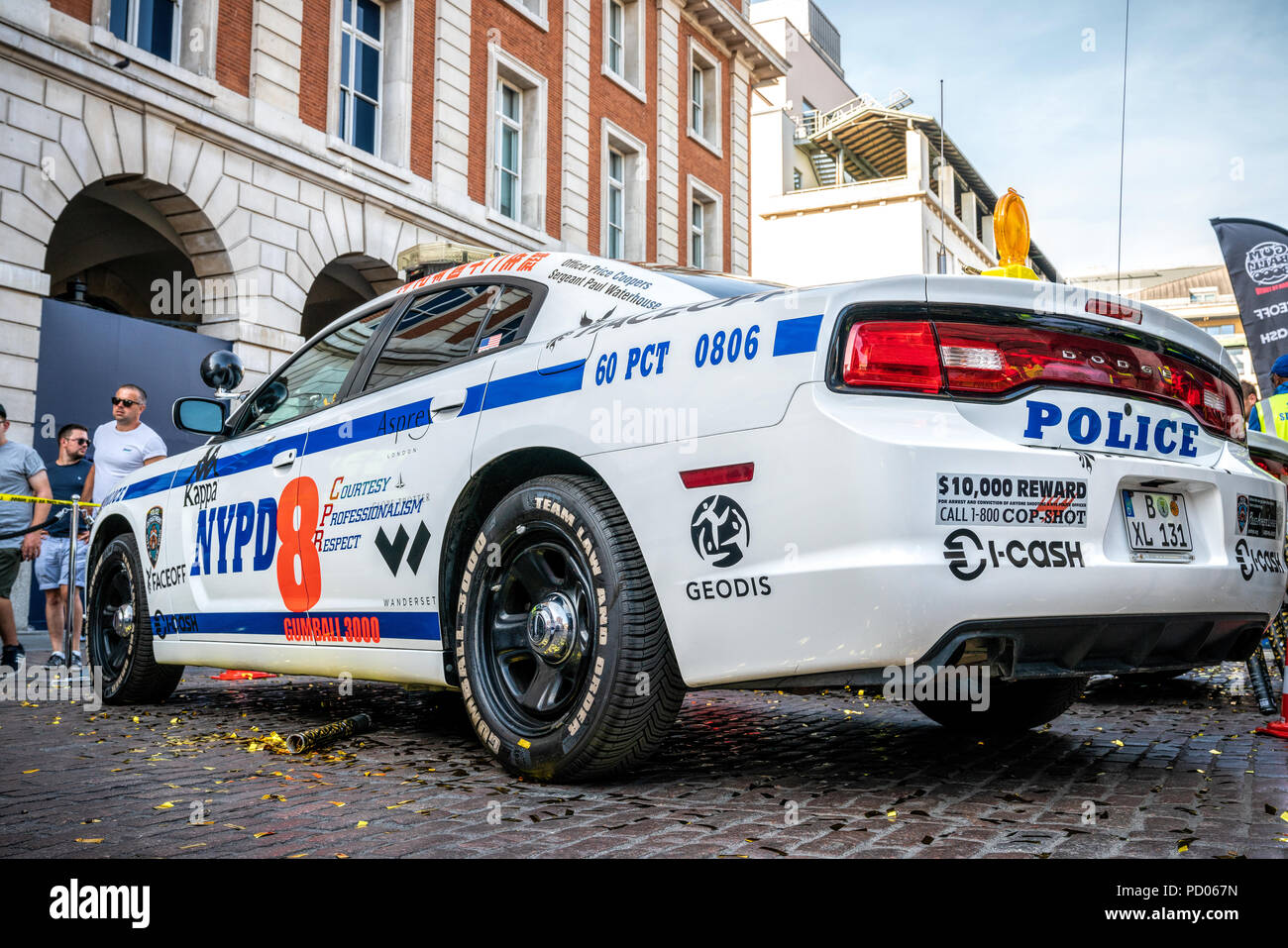 4 Aug 2018 - London, UK. Liebe Rallye Event Gumball 3000. Nachbau eines Polizei von New York Dodge Charger Verfolgung Auto angezeigt am Covent Garde Stockfoto