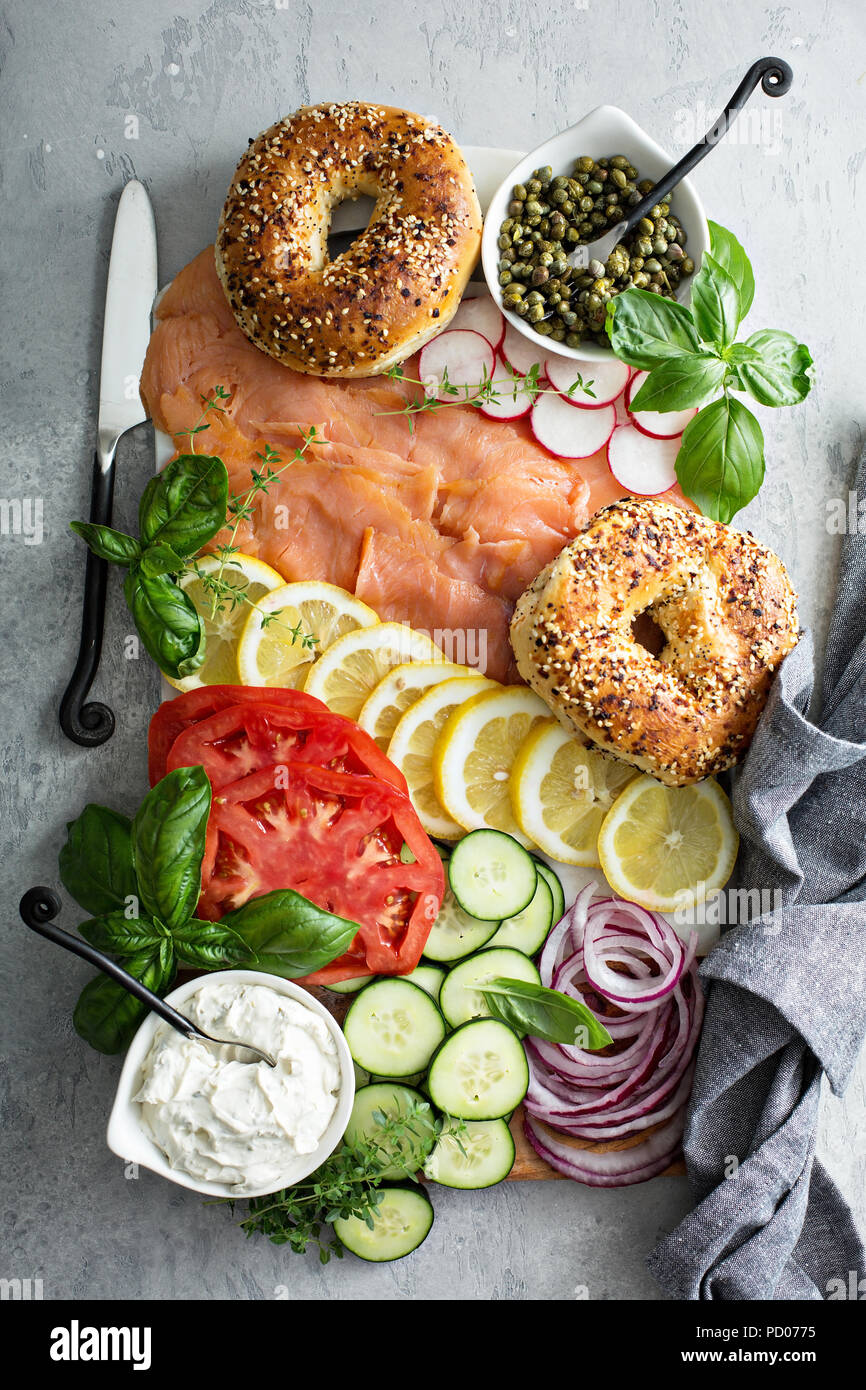 Bagels und lox Platter Stockfoto