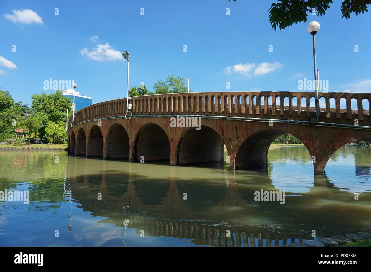 Brücke in der Jatujak Park Bangkok, Thailand Stockfoto