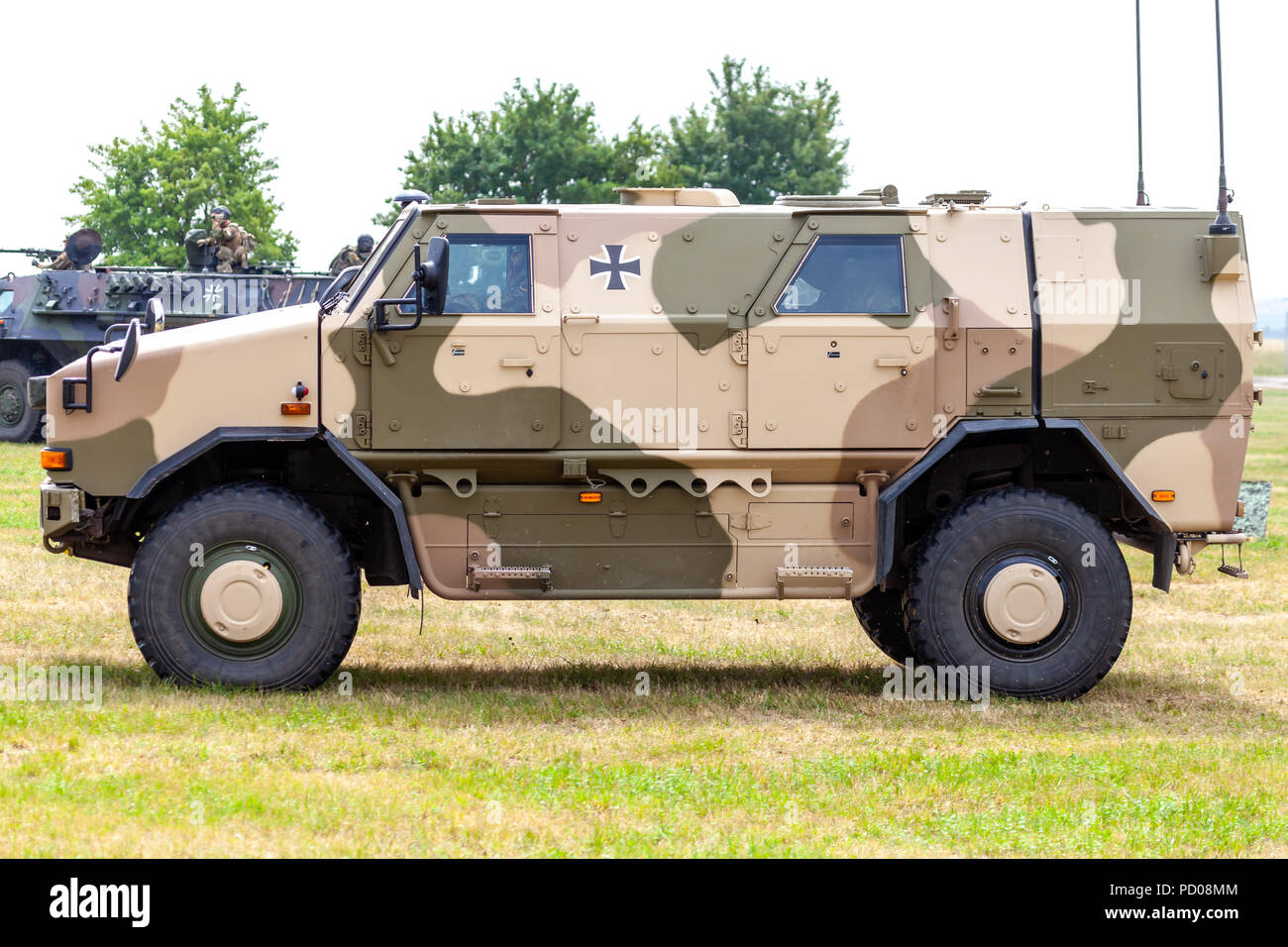 FELDKIRCHEN/Deutschland - Juni 9, 2018: Deutsche ATF Dingo, aus Bundeswehr, Laufwerke auf einer Straße am Tag der Bundeswehr. Die ATF Dingo ist ein Deutscher stark Stockfoto