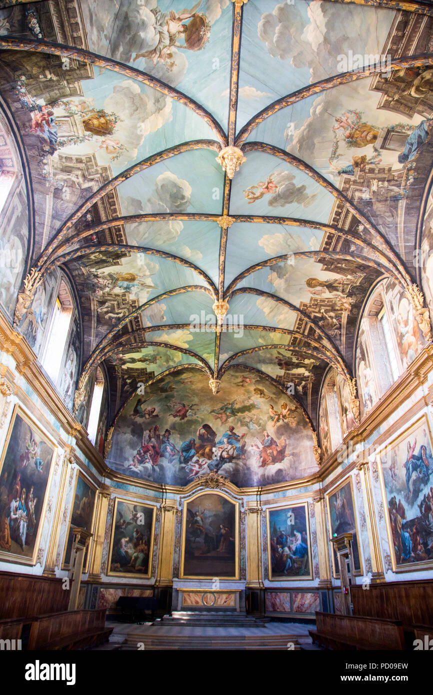 Religiöse Kunst ziert die Wände von Chapelle-des Karmeliten in Toulouse Frankreich Stockfoto