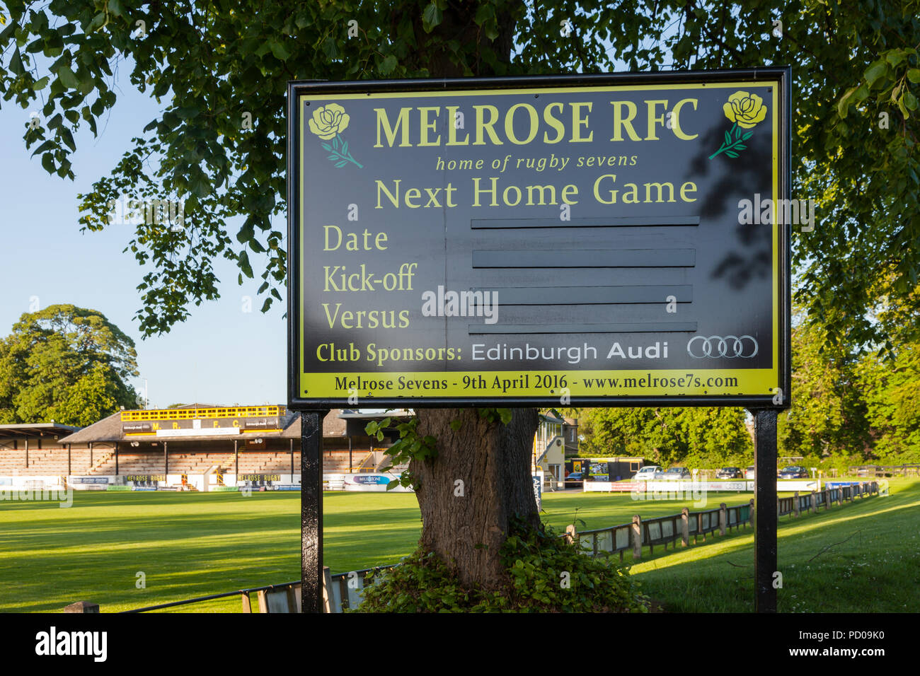 Ein Zeichen freundlichen Unterstützer Melrose Rugby Union Club in Melrose, Schottland. Der Club ist stolz als das Haus des Rugby sevens. Stockfoto