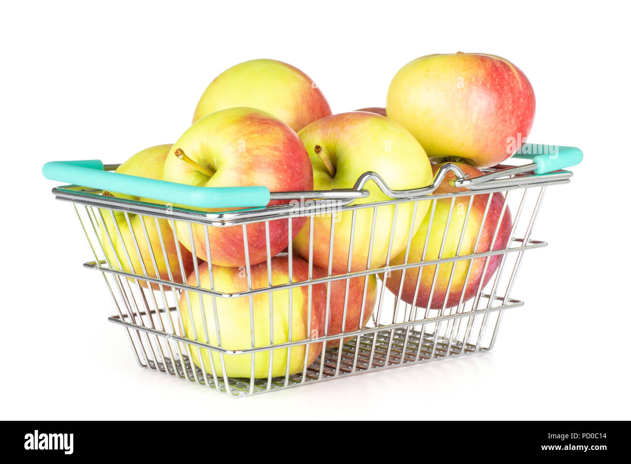 Menge ganze Frische rote Apfel James Grieve Vielfalt mit Warenkorb auf weißem Hintergrund Stockfoto