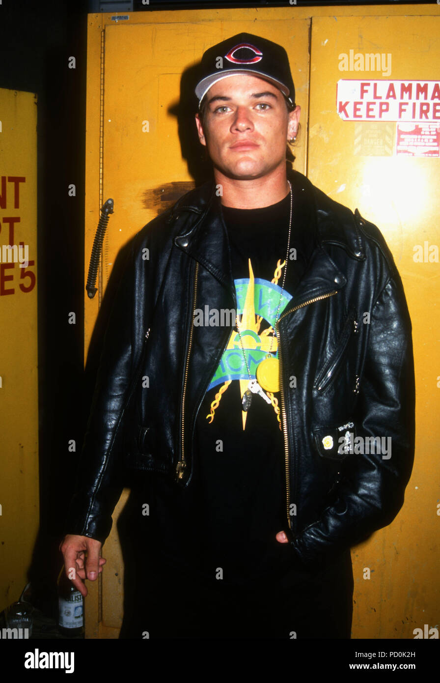 BURBANK, CA - 5. JUNI: Sänger/Musiker Whitfield Crane von Ugly Kid Joe besucht die ersten jährlichen MTV Movie Awards am 5. Juni 1992 in den Walt Disney Studios in Burbank, Kalifornien. Foto von Barry King/Alamy Stock Foto Stockfoto