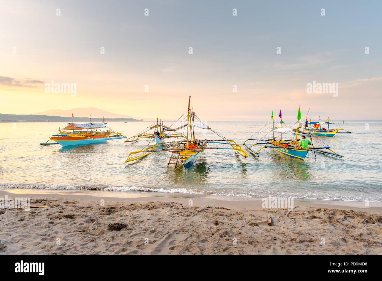 Strand von Morong, Bataan, Philippinen in den frühen Morgen. Stockfoto