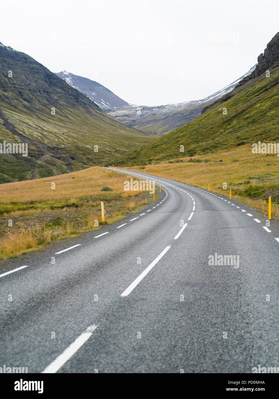 Auf der Route 93 oder Fjarðarheiði Mountain Pass, Straße, Egilsstadir an Seydisfjördur, East Iceland Stockfoto