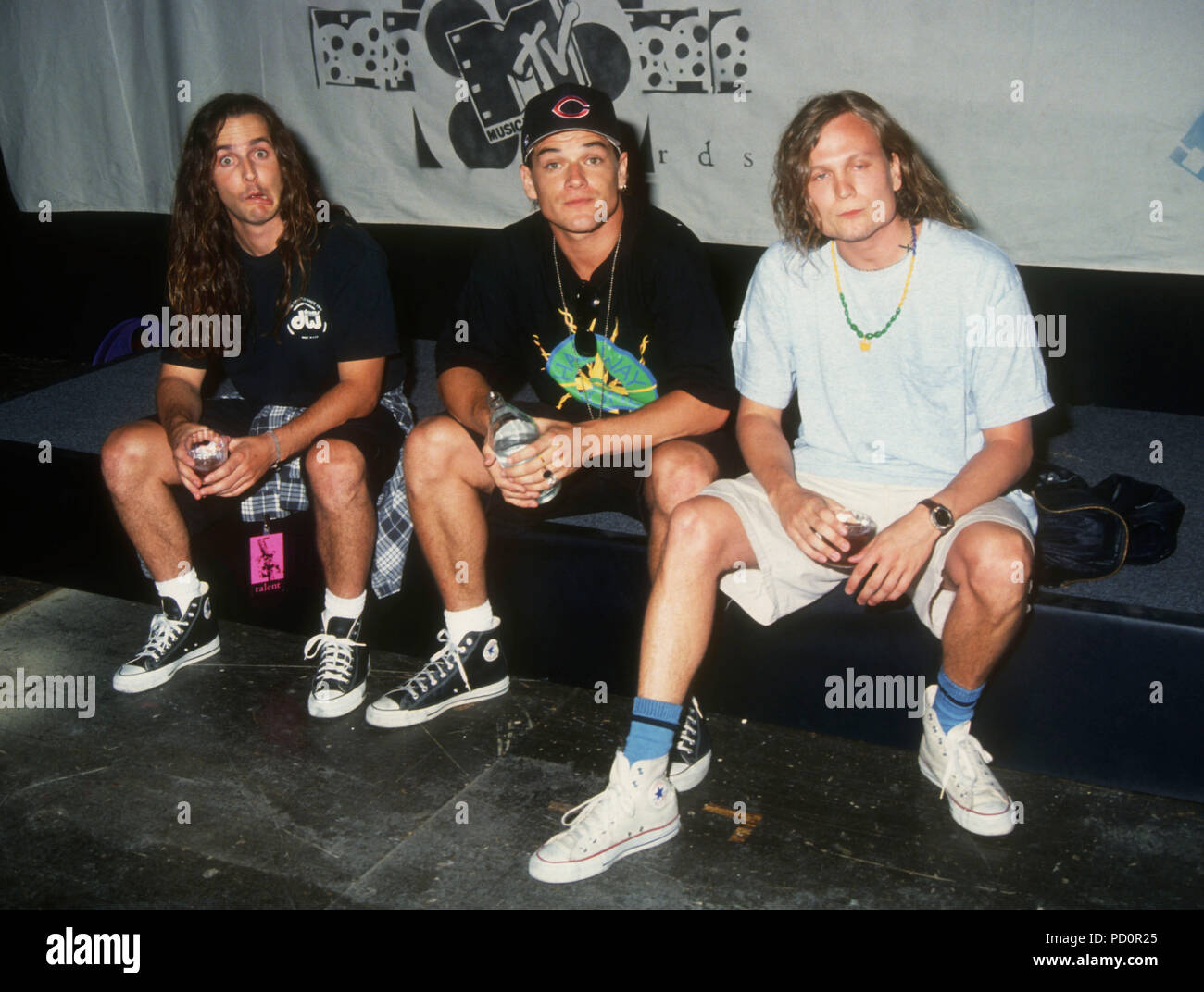 BURBANK, CA - 5. JUNI: Sänger/Musiker Whitfield Crane und Ugly Kid Joe die ersten jährlichen MTV Movie Awards am 5. Juni 1992 an die Walt Disney Studios in Burbank, Kalifornien. Foto von Barry King/Alamy Stock Foto Stockfoto