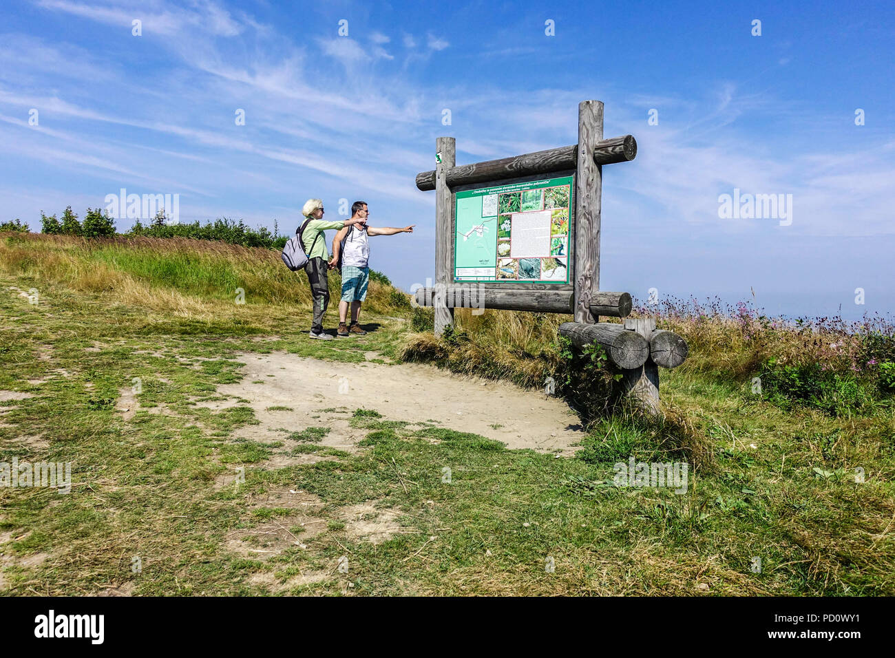 Touristen auf einer Reise, Veľká Javorina, Bilé Karpaty Gebirge, Czech-Slovakian Grenze Tschechische Republik Wanderung Stockfoto