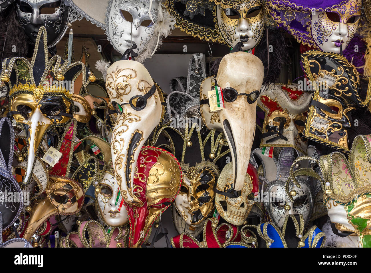 Venedig, Italien, 23. März 2018: Die verschiedenen venezianischen Masken in Venedig, Italien Stockfoto