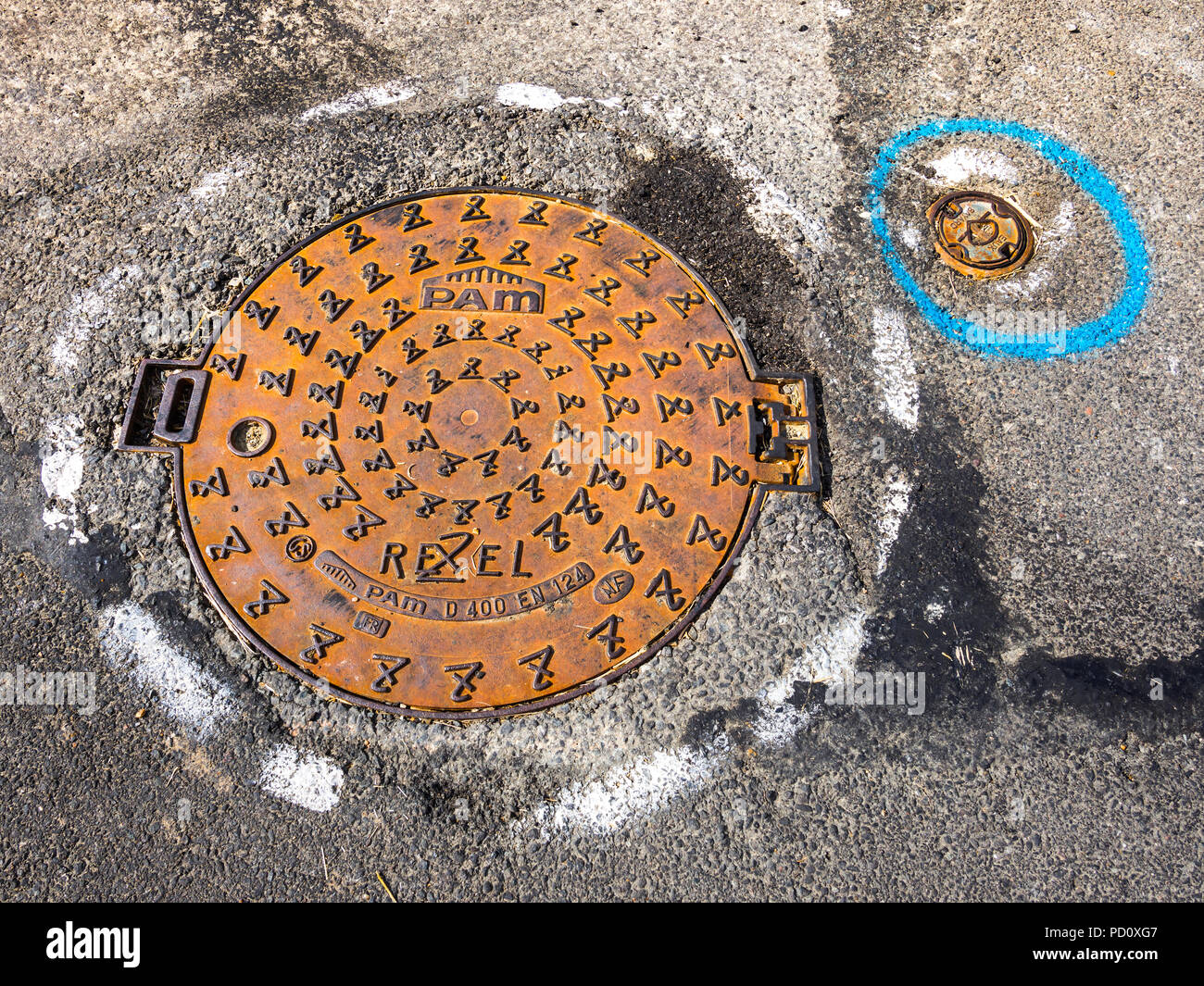 Rusty mletal Manhold, Frankreich. Stockfoto