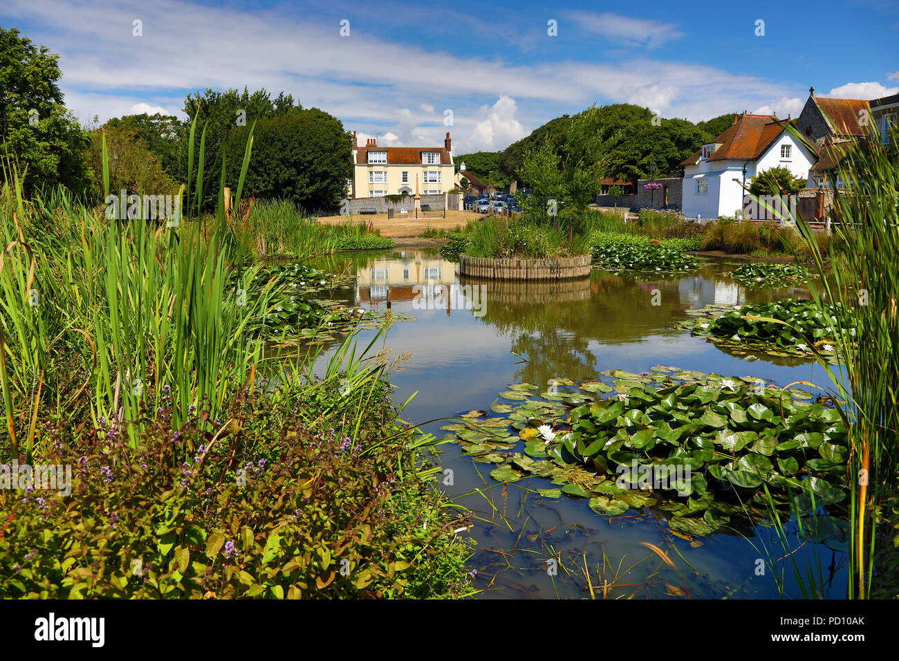 Das Dorf Teich und die Ulmen, wo Rudyard Kipling lebte, in der Ortschaft Rottingdean, East Sussex, England, Vereinigtes Königreich Stockfoto