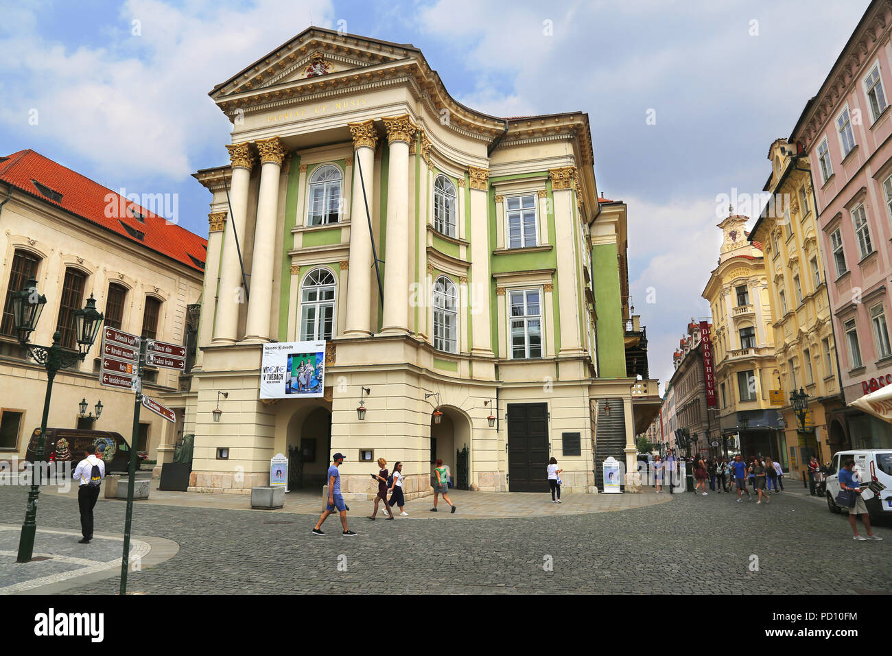 Jun 11, 2018 Prag, Tschechische Republik: Blick auf den Fincas Theater in Prag, Tschechische Republik Stockfoto