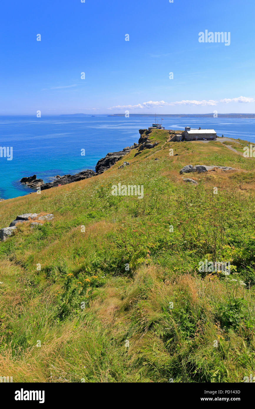 Küstenwache Station, nationalen Coastwatch Institution NGI von der South West Coast Path auf St Ives Kopf, St Ives, Cornwall, England, Großbritannien. Stockfoto