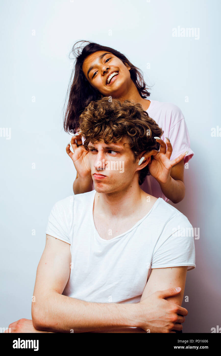 Beste Freunde Junges Madchen Und Jungen Gemeinsam Spass Haben Posiert Em Stockfotografie Alamy