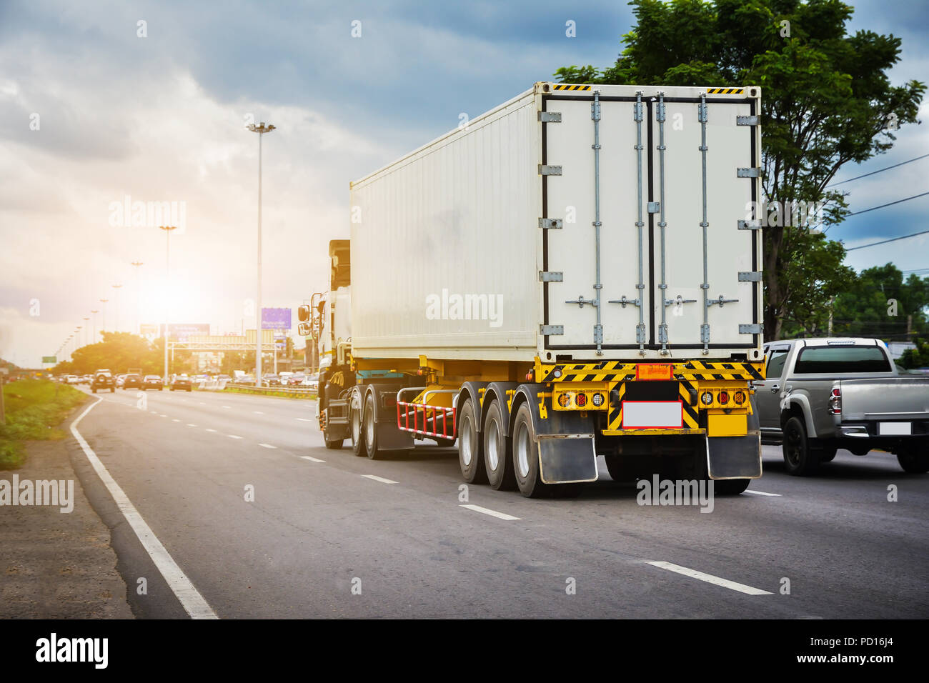 Auto Lkw fahren auf der Straße, dem Auto auf der Autobahn Straße Transport Stockfoto