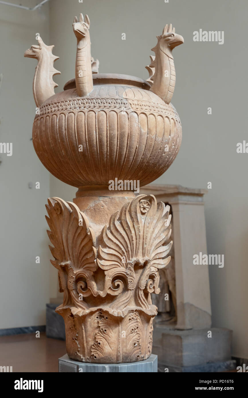 Grabkunst Lebes - kalpe, Friedhof, Urne, Grab Gehäuse athenische Familie, Abt 350 BC. Stockfoto