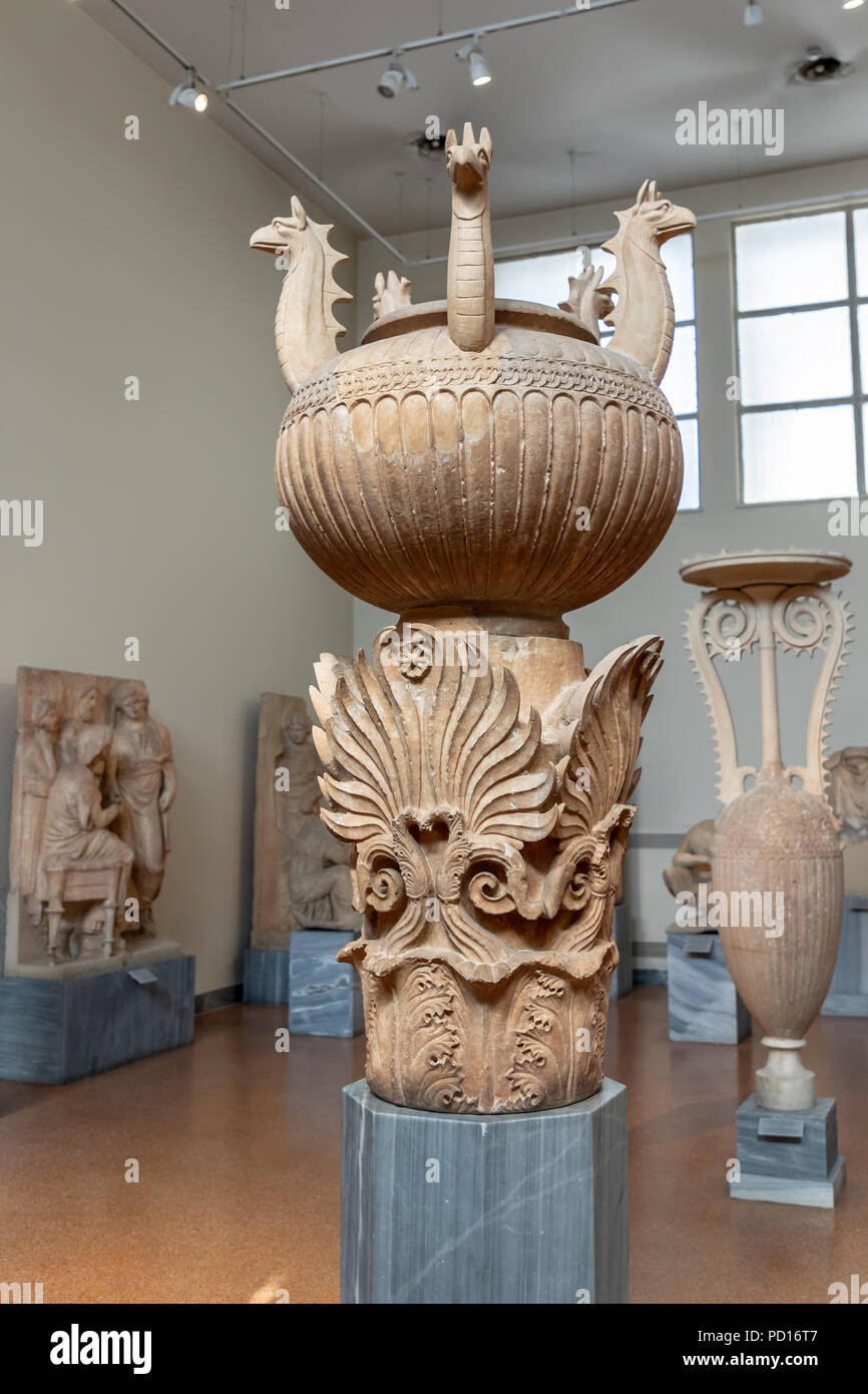 Grabkunst Lebes - kalpe, Friedhof, Urne, Grab Gehäuse athenische Familie, Abt 350 BC. Stockfoto