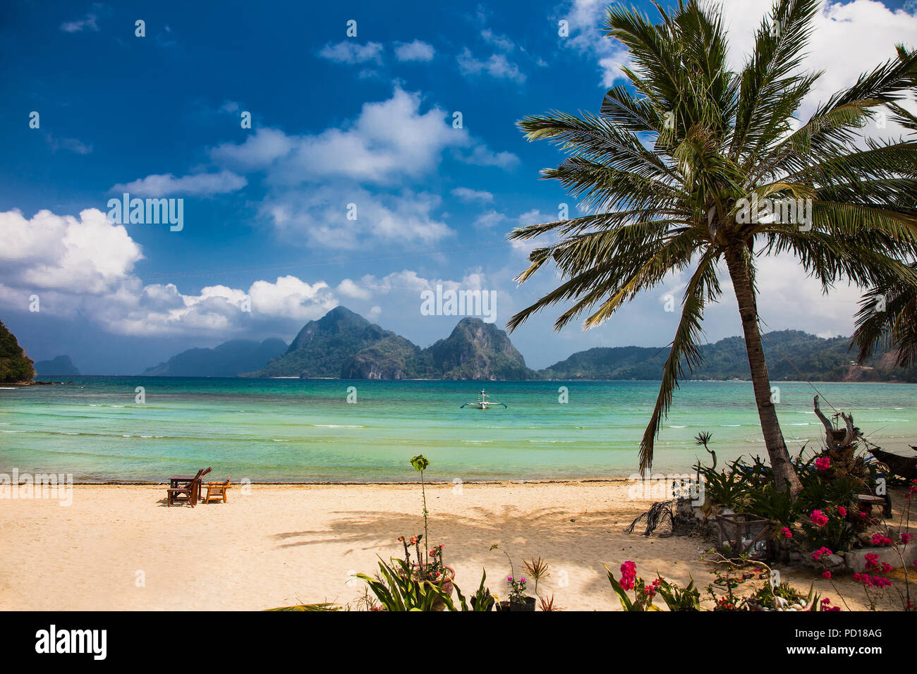 Unglaubliche Schönheit der Marimegmeg Strand in Palawan, Philippinen. Stockfoto