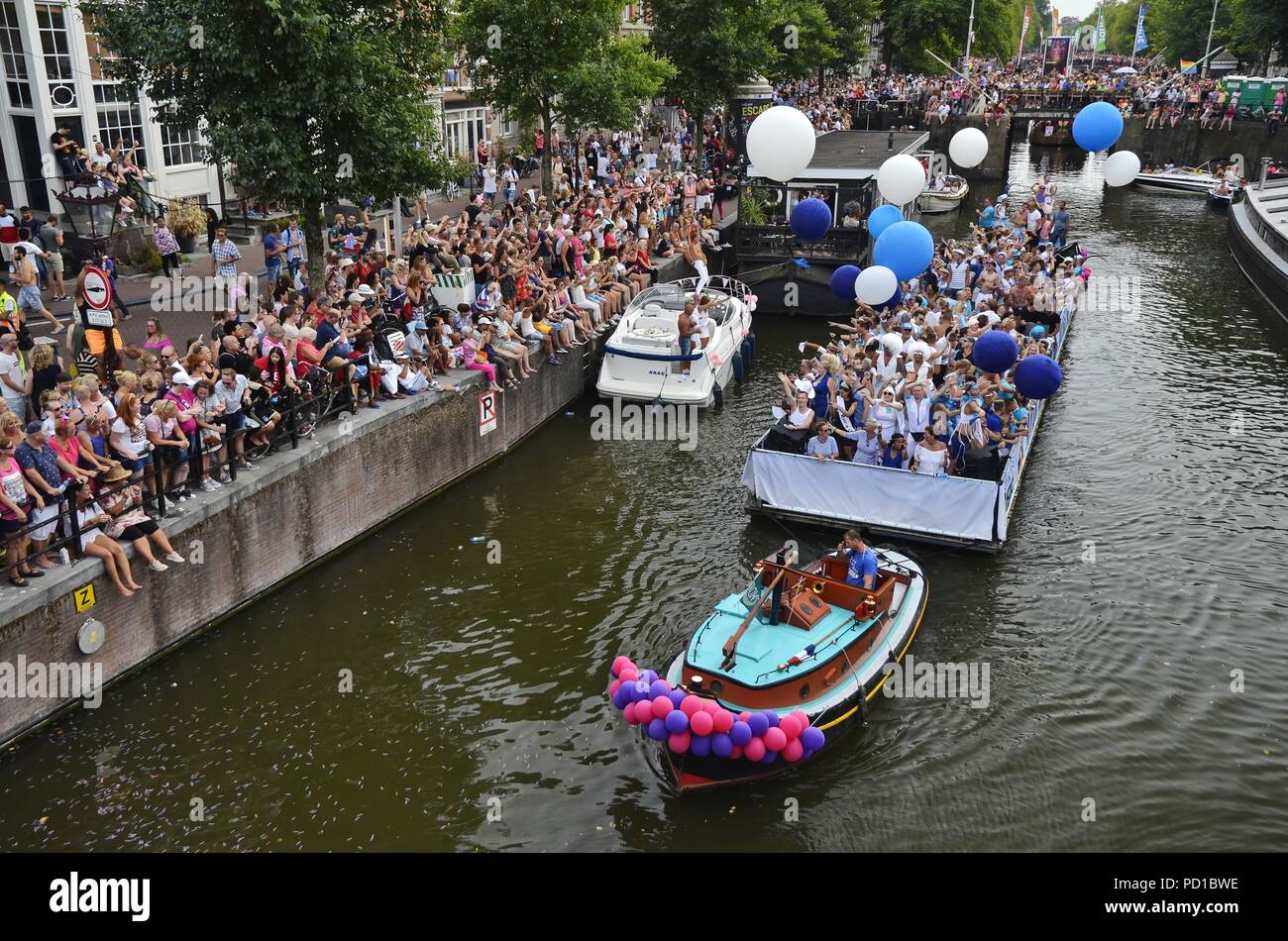 Amsterdam, Niederlande, 4. August 2018: Die FunX Boot auf den Prinsengracht Kanal in der Zeit der Stolz Boot Parade Credit: Adam Szuly Fotografie/Alamy leben Nachrichten Stockfoto