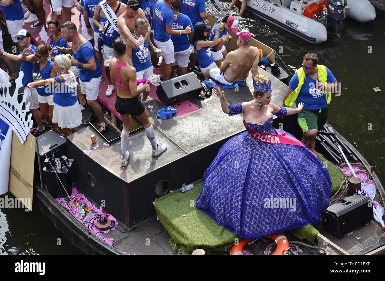 Amsterdam, Niederlande, 4. August 2018: Party Leute auf t das Cafe' Achterom Boot an der Prinsengracht im Zeitpunkt der Amsterdam Pride boat Parade Credit: Adam Szuly Fotografie/Alamy leben Nachrichten Stockfoto