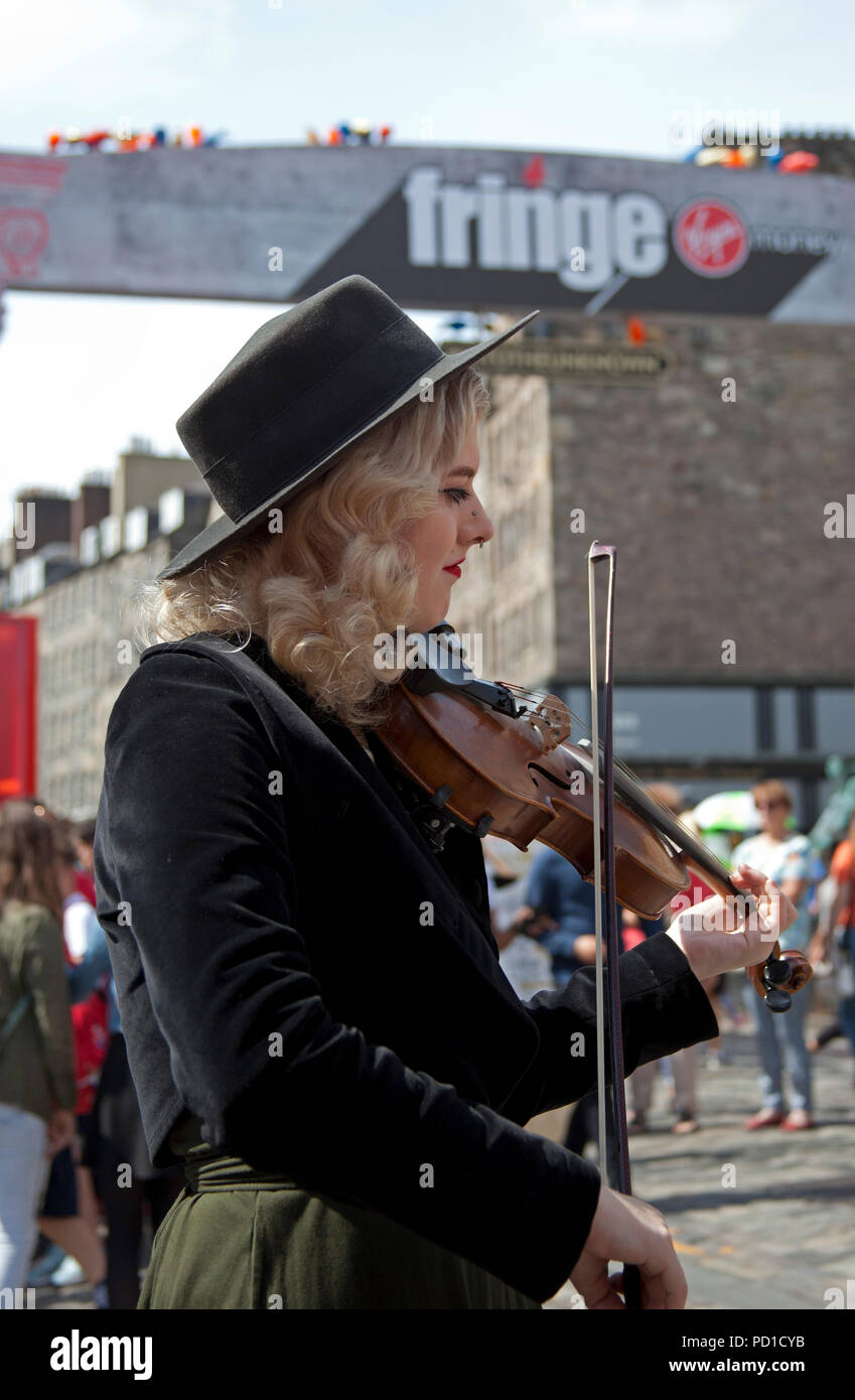 Edinburgh, Großbritannien. 5. August 2018. Edinburgh Fringe Festival, ereignisreichen Wochenende mit guten Publikum für das erste Wochenende der jährlichen Arts Festival, Edinburgh, Schottland, Stockfoto