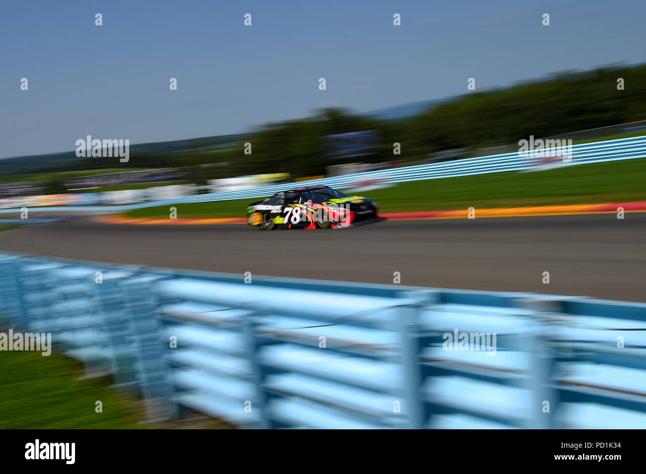 Watkins Glen, New York. USA. August 5, 2018: Monster Energy NASCAR Cup Series Treiber Martin Truex jr #78 Während die Monster Energy NASCAR Cup Series Bowling am Glen am Sonntag, den 5. August 2018 in Watkins Glen International in Watkins Glen, New York. Reich Barnes/CSM Stockfoto