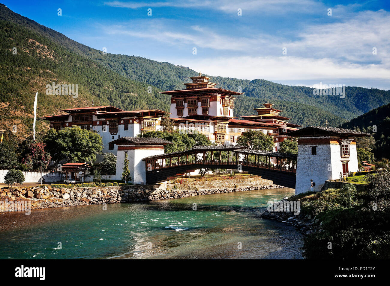Der Punakha Dzong (Festung) am Zusammenfluss von Mo und Pho Chhu (Flüsse).  Bhutan. Stockfoto