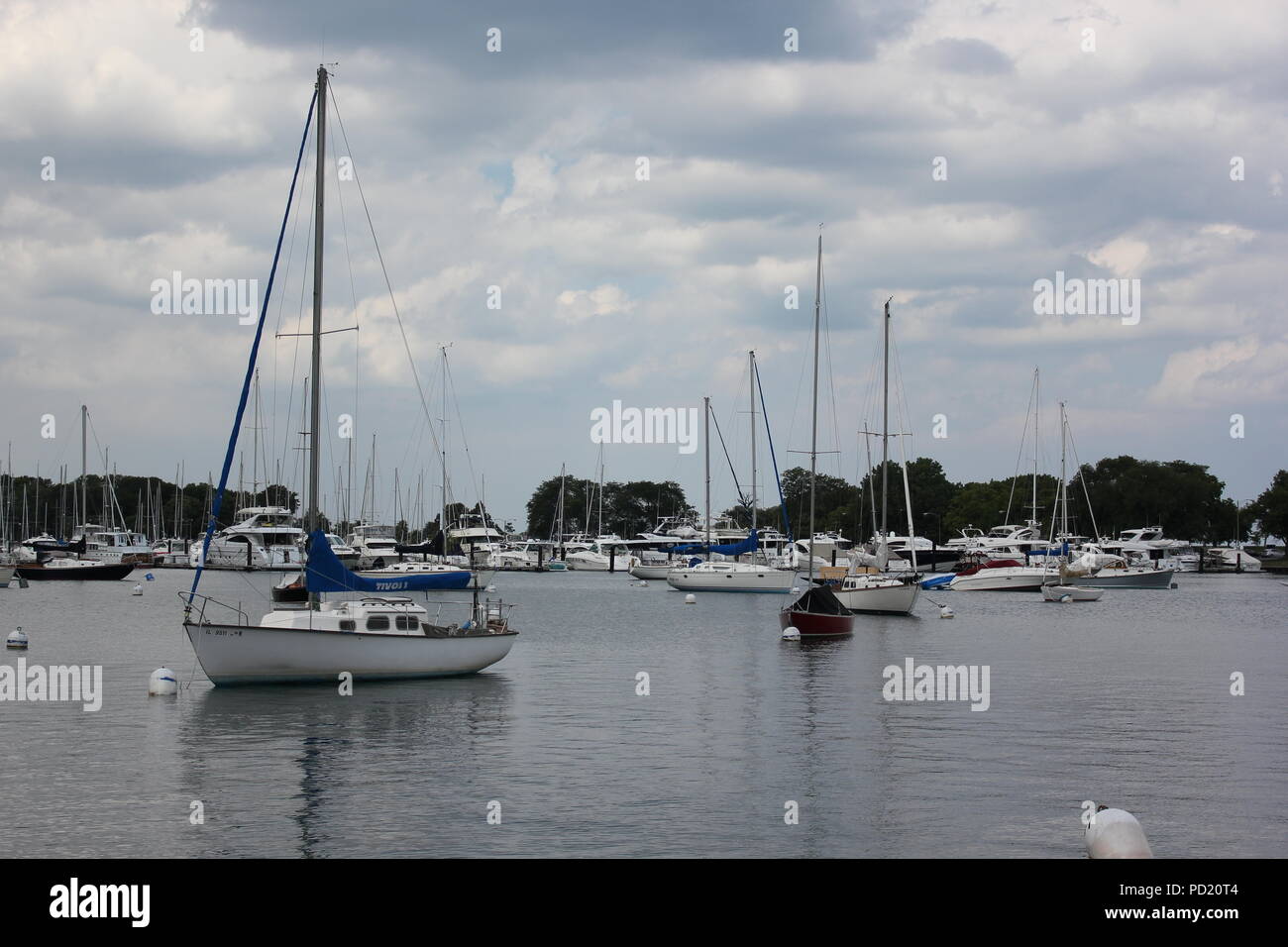 Boote und Yachten an der Belmont Hafen in Chicago, Illinois. Stockfoto