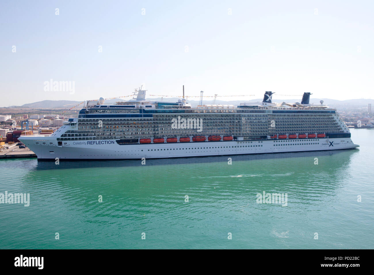 Celebrity Reflexion von Celebrity Cruises im Hafen von Civitavecchia eine Küstenstadt nordwestlich von Rom, in Italien Stockfoto