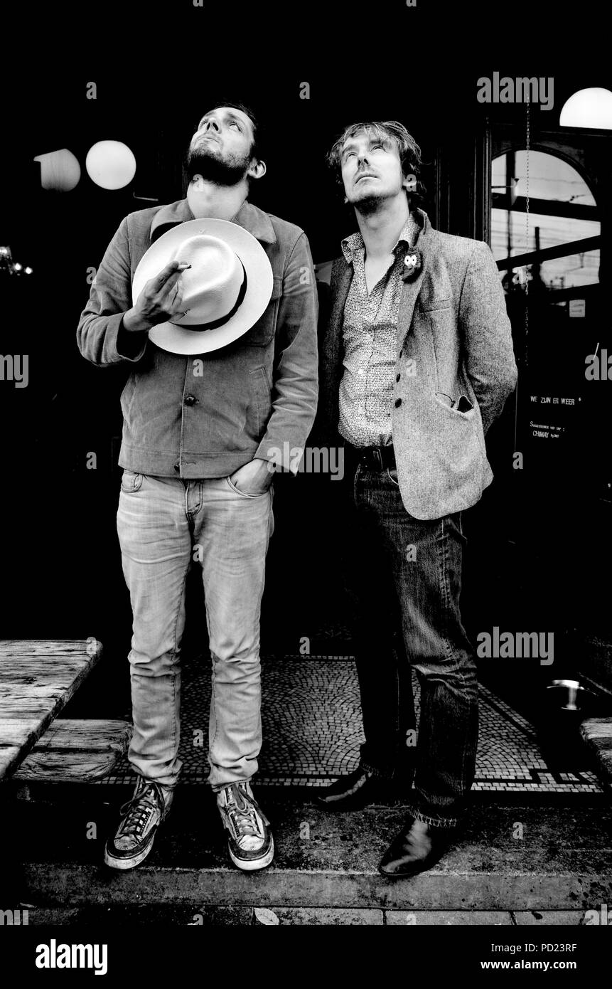 Tim Vanhamel und Pascal Deweze von der Belgischen rock duo Glasscherben Helden (Belgien, 27/08/2010) Stockfoto