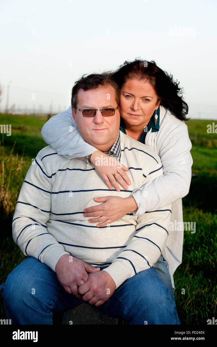 Christophe Victor und seinem neuen Partner Anne-Michelle, Teilnehmer des tv Reality Show L'Amour Est Dans Le Pré auf dem Belgischen RTL-TVI channe Stockfoto