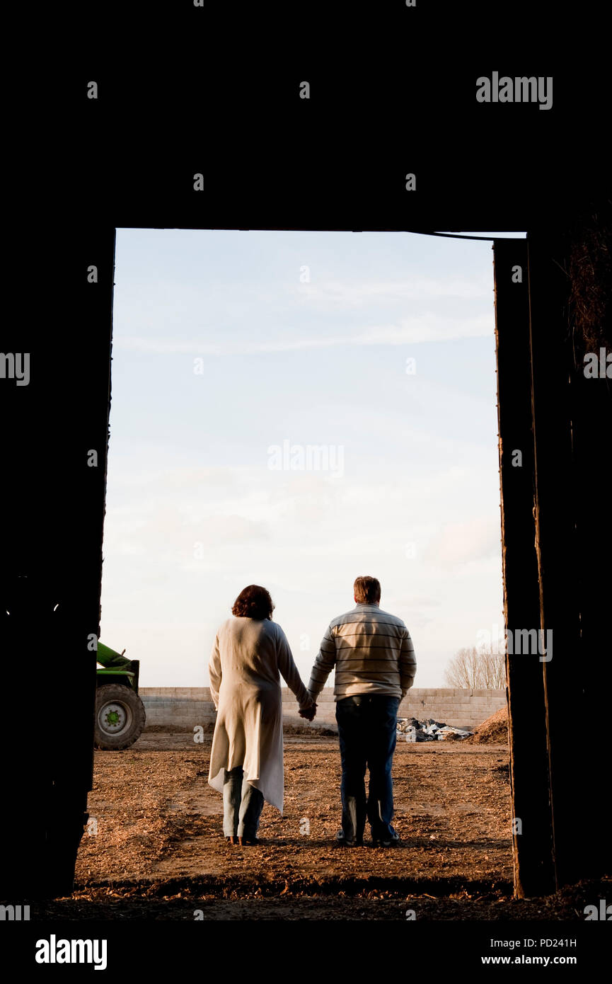 Christophe Victor und seinem neuen Partner Anne-Michelle, Teilnehmer des tv Reality Show L'Amour Est Dans Le Pré auf dem Belgischen RTL-TVI channe Stockfoto