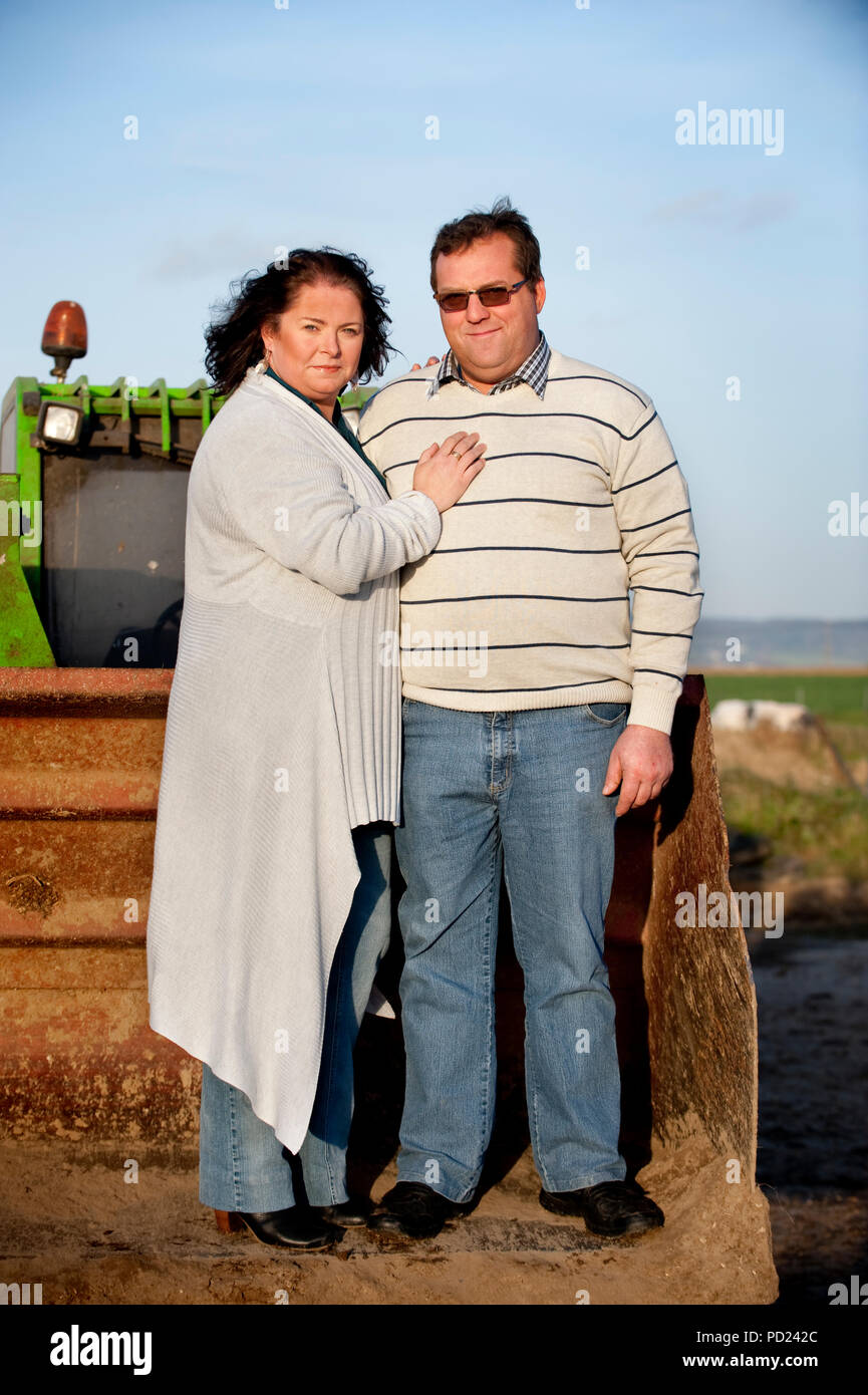 Christophe Victor und seinem neuen Partner Anne-Michelle, Teilnehmer des tv Reality Show L'Amour Est Dans Le Pré auf dem Belgischen RTL-TVI channe Stockfoto