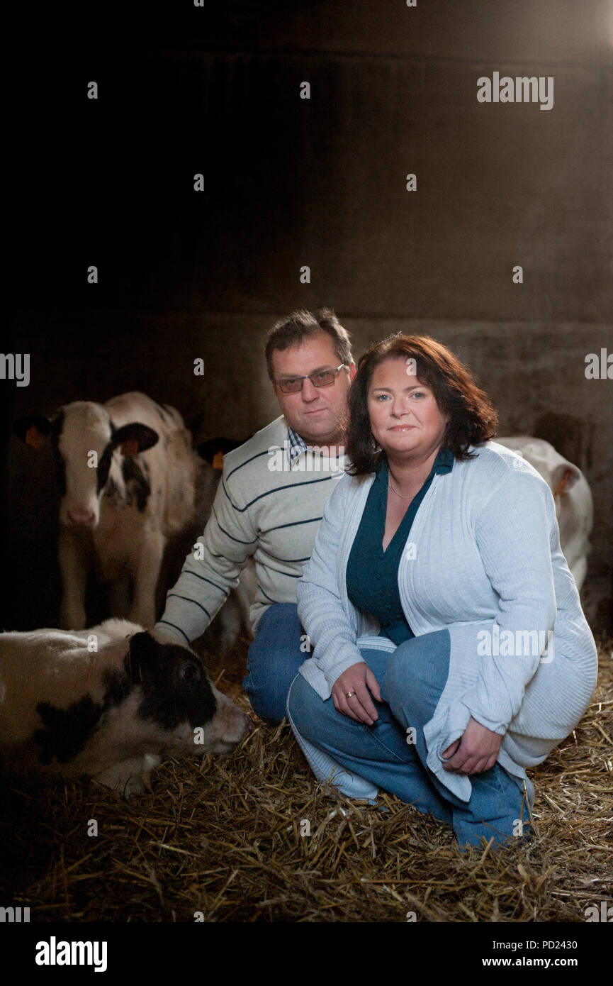 Christophe Victor und seinem neuen Partner Anne-Michelle, Teilnehmer des tv Reality Show L'Amour Est Dans Le Pré auf dem Belgischen RTL-TVI channe Stockfoto