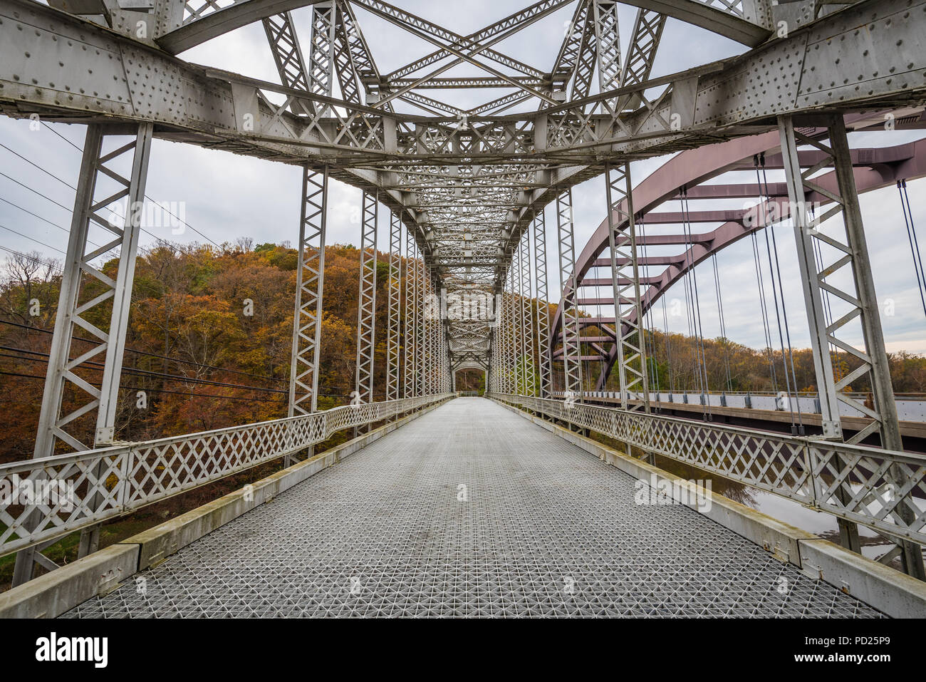 Alte Brücke über den Loch Raven Behälter auf Papier Mill Road in Cockeysville, Maryland Stockfoto