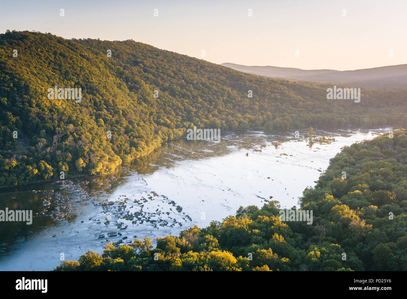 Sonnenuntergang Blick auf den Potomac River, von Weverton Felsen, in der Nähe von Harpers Ferry, West Virginia. Stockfoto