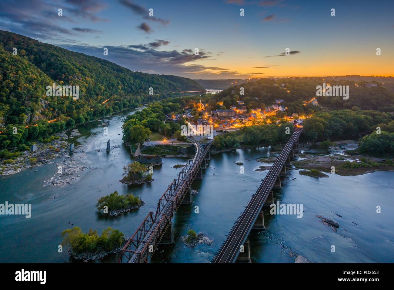 Anzeigen von Harpers Ferry, West Virginia bei Sonnenuntergang von Maryland Höhen Stockfoto