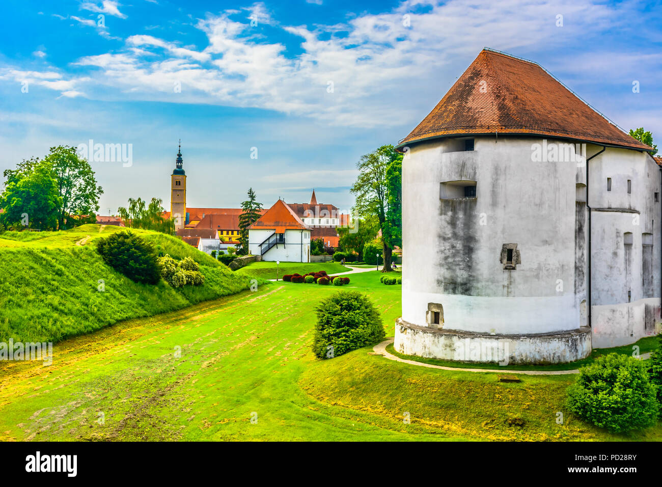 Malerischer Blick auf alte historische Sehenswürdigkeiten in der Stadt Varazdin, ehemalige Hauptstadt von Kroatien. Stockfoto