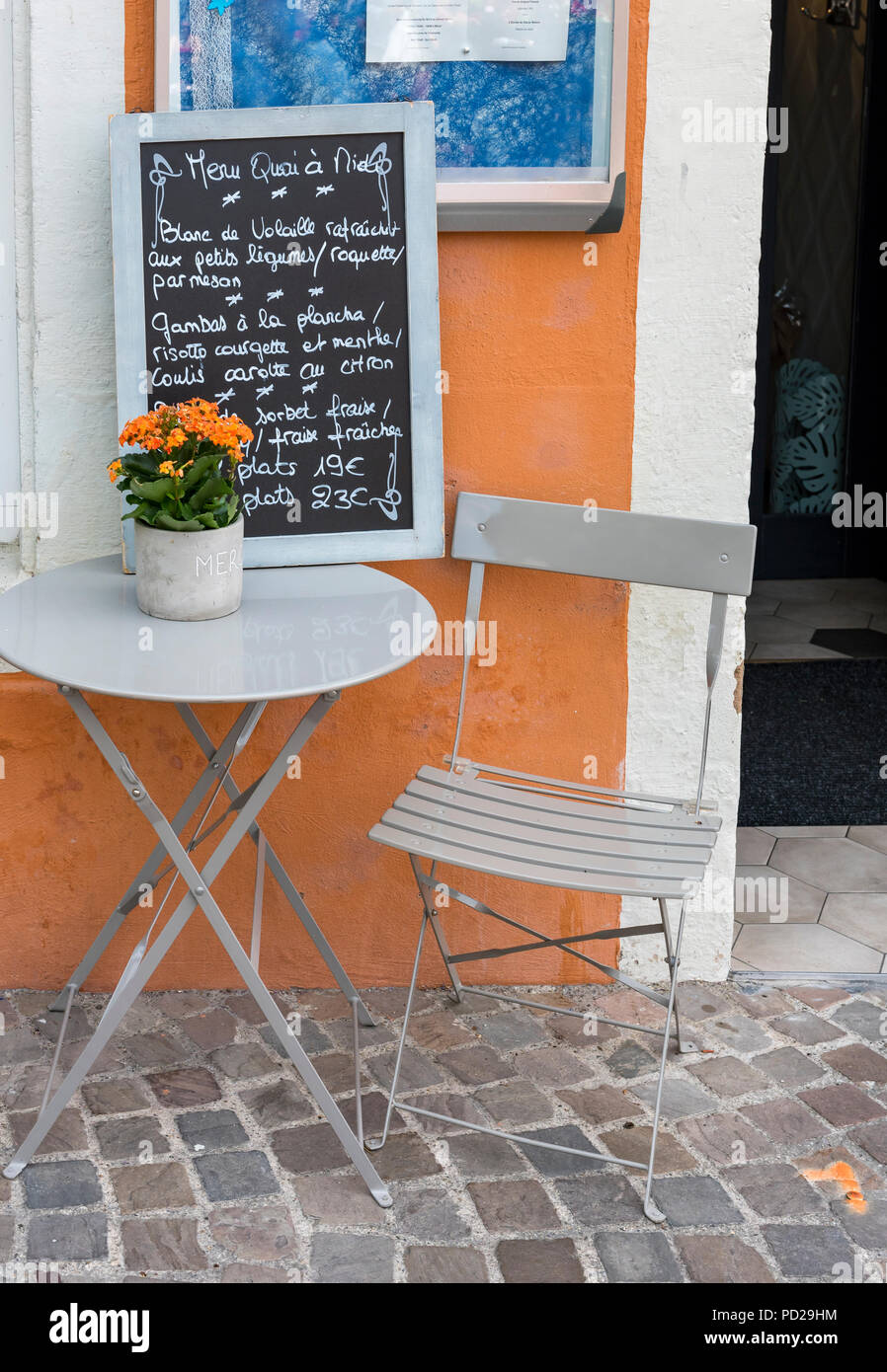 Tisch Und Stuhl Mit Restaurant Menu In Colmar Frankreich