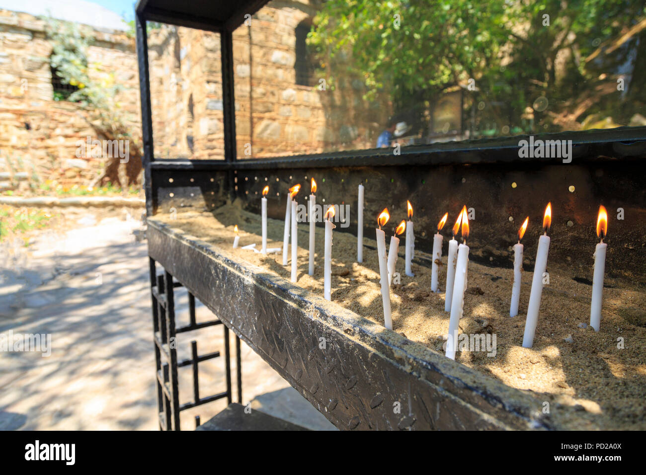 Kerzen in der Nähe von Haus der Jungfrau Maria, geglaubt, letzter Wohnsitz von Maria in Ephesus, Türkei Stockfoto