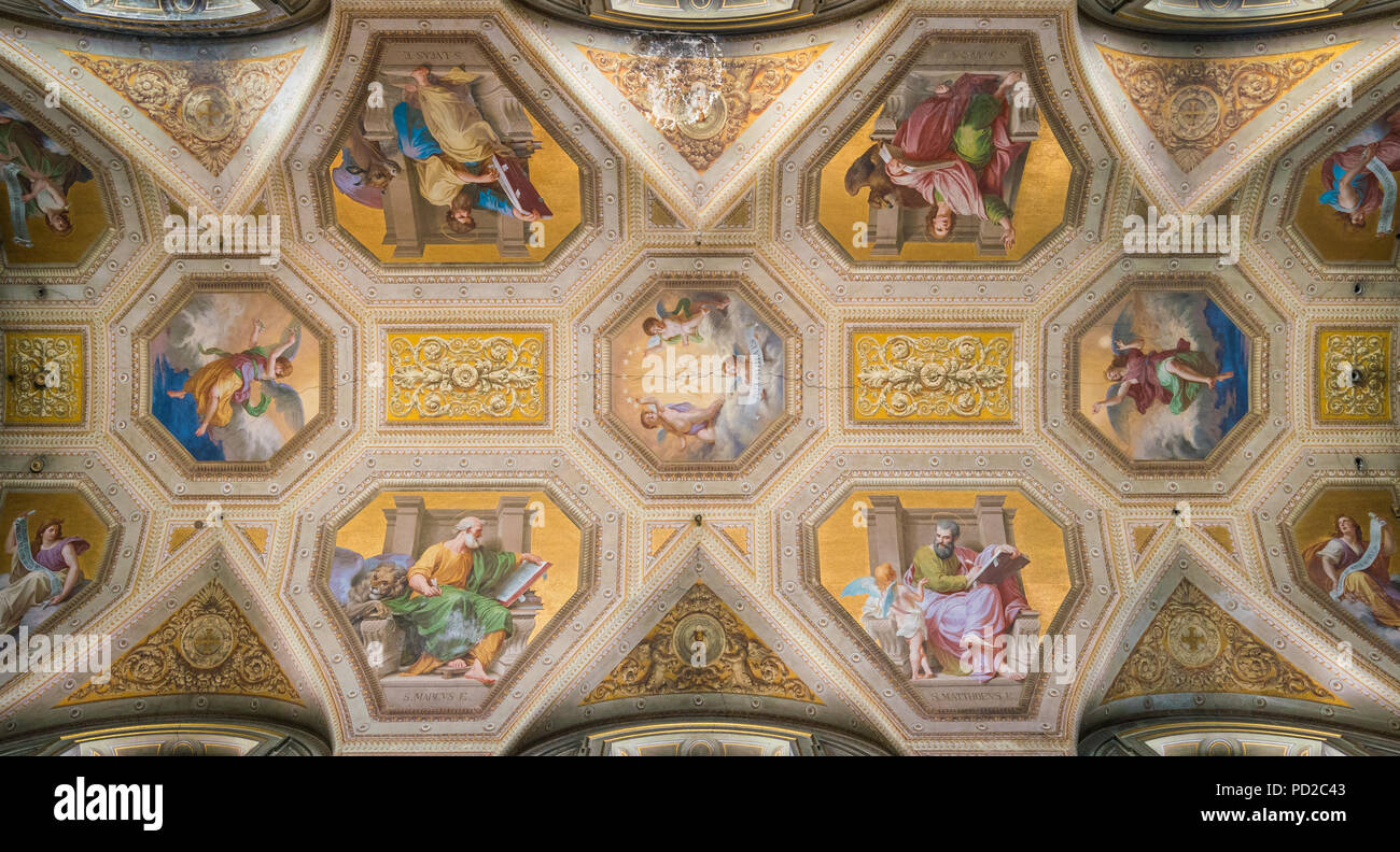 Die bemalten Gewölbe mit den vier Ärzte der Kirche, in der Kirche von Santa Maria in Aquiro, in Rom, Italien. Stockfoto