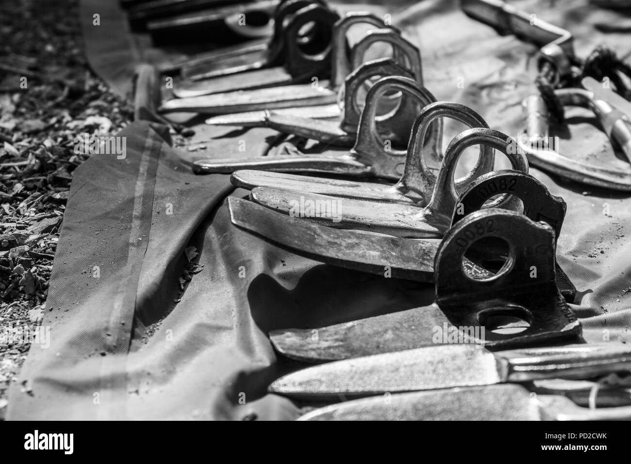 Klettern Ausrüstung für traditionelle klettern, um einen Schutz zu haben, wenn man die Wand. Im Bild die berühmte alte Messer oder Blades Stockfoto