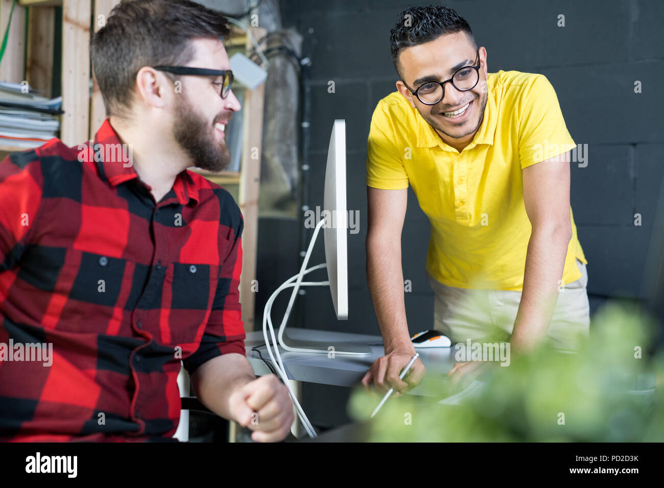 Junge kreative IT-Entwickler Stockfoto