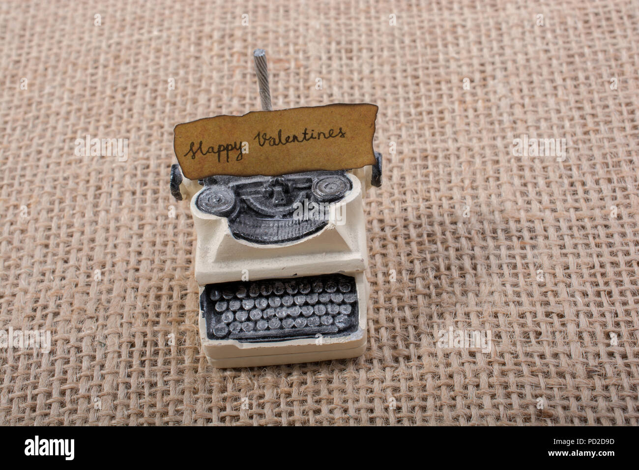 Valentinstag Wording auf zerrissen Schreibmaschine als Liebe Konzept Stockfoto