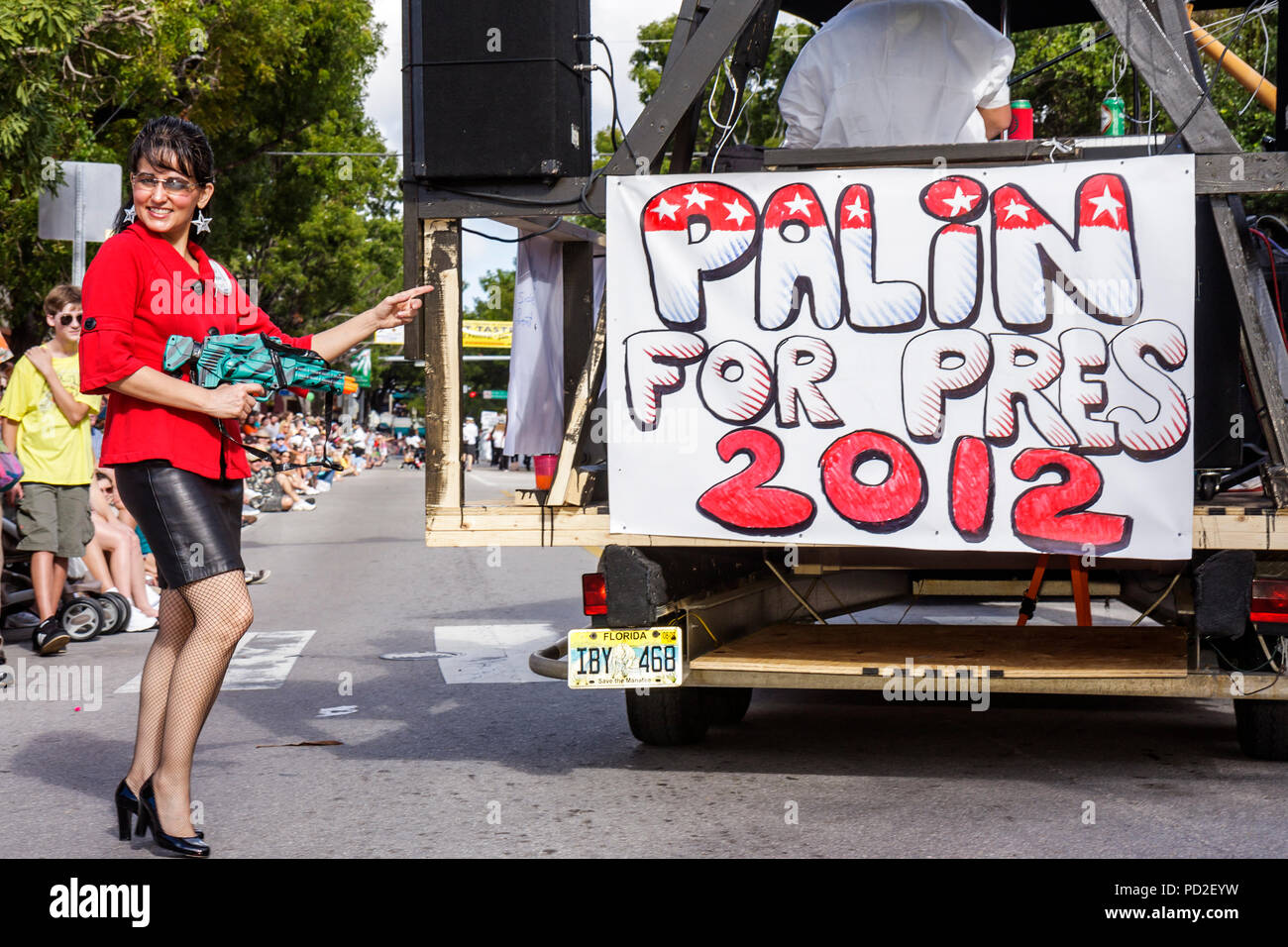Miami Florida, Miami Dade County, Coconut Grove, King Mango Strut, jährlich, Gemeinschaftsveranstaltung, Parade, Satire, Parodie, Erwachsene Erwachsene Frau Frauen weibliche Dame, partisch Stockfoto