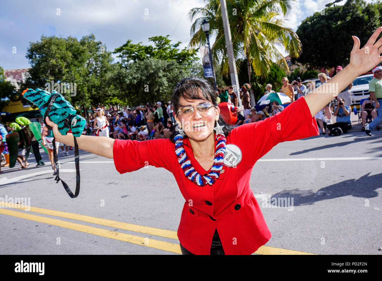 Miami Florida, Miami Dade County, Coconut Grove, King Mango Strut, jährlich, Gemeinschaftsveranstaltung, Parade, Satire, Parodie, Erwachsene Erwachsene Frau Frauen weibliche Dame, partisch Stockfoto
