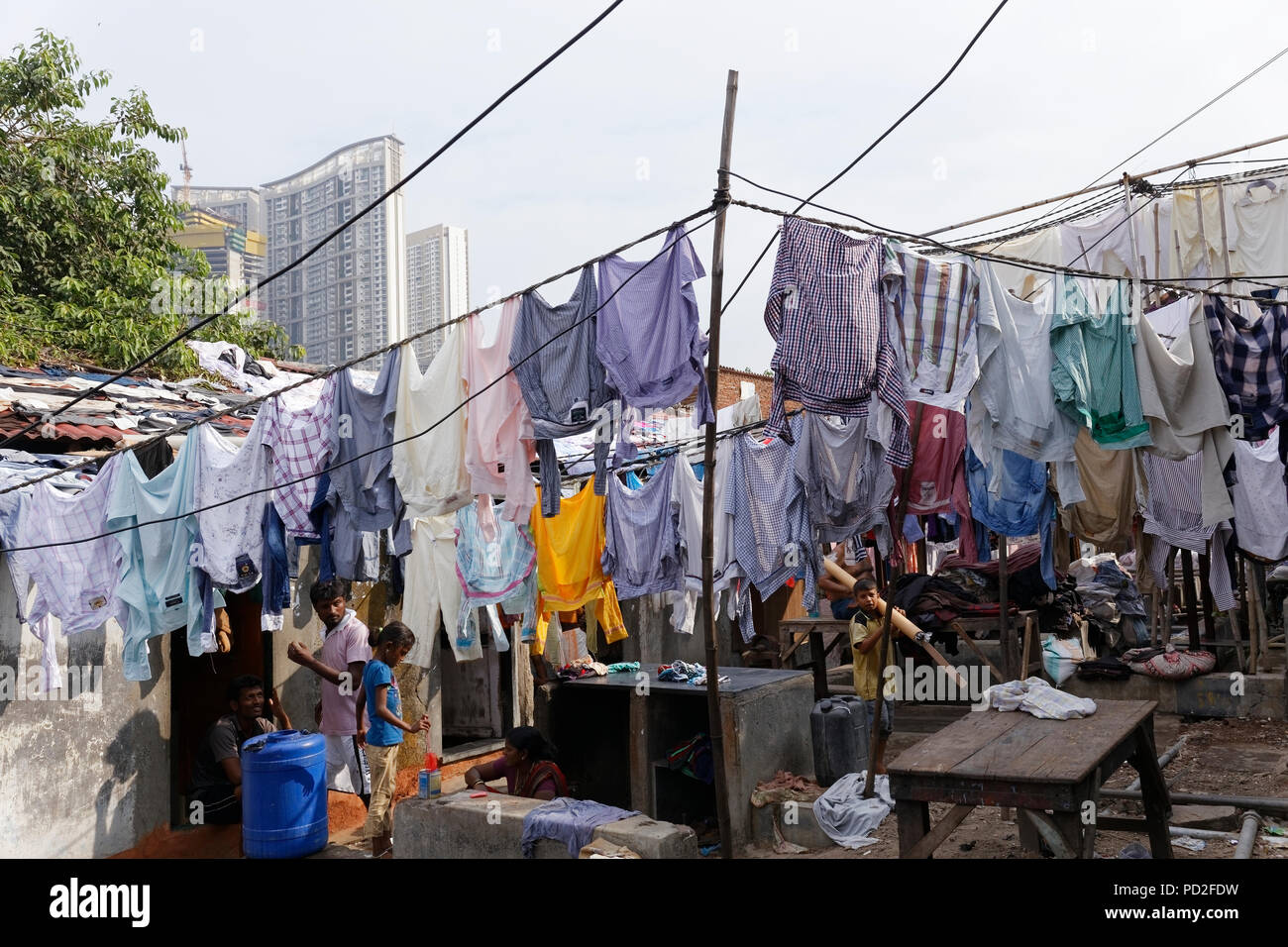 Arbeitnehmer in Dhobi Ghat (mahalaxmi Dhobi Ghat) eine Bekannte open air Waschsalon in Mumbai, Indien. Stockfoto